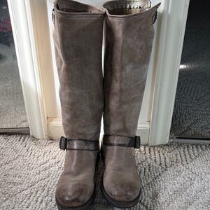 Frye sz 8 Brown or light tan Leather Boots